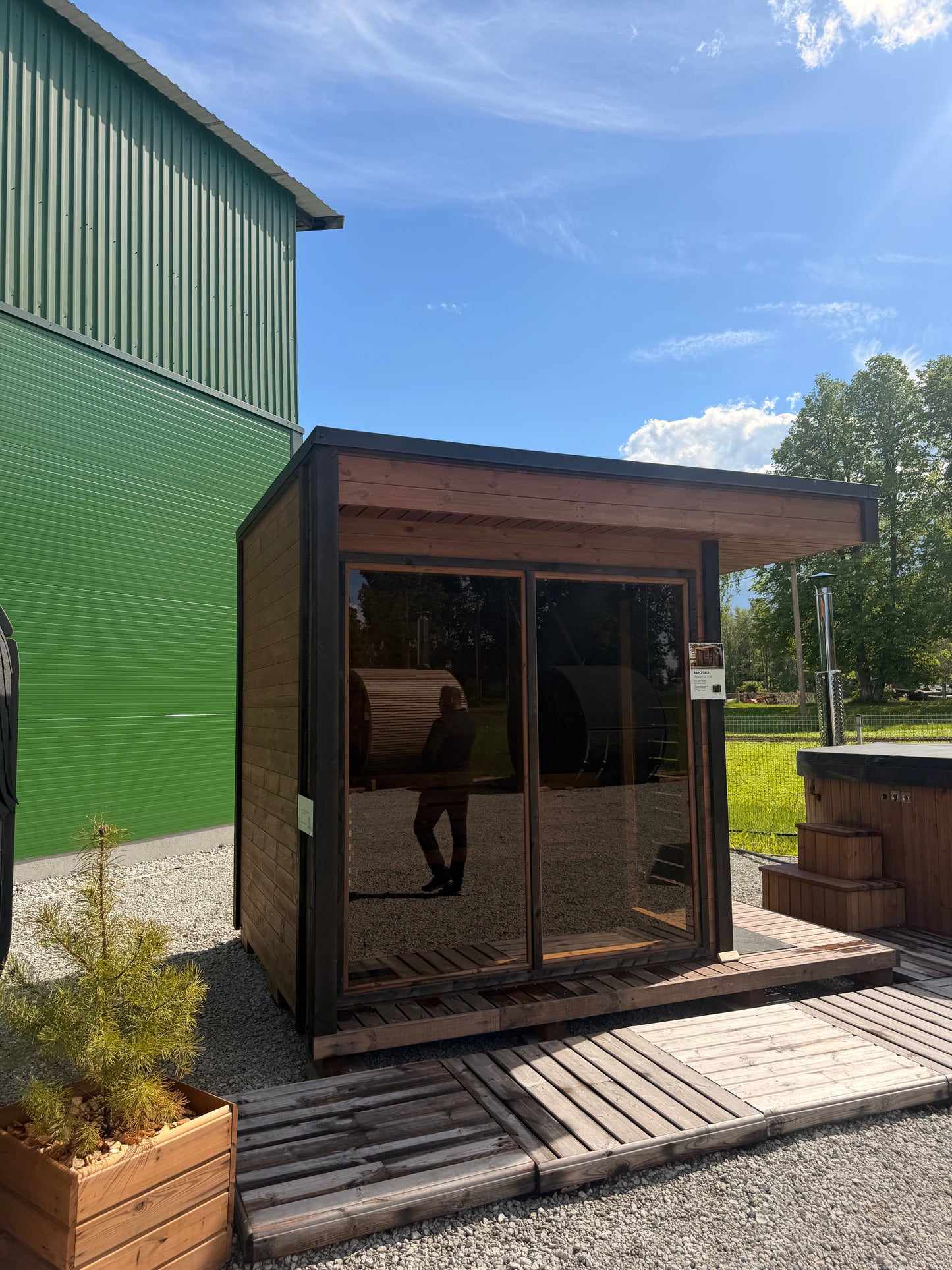 Sauna ogrodowa R-APPO z prysznicem i piecem – zestaw START dla 4–6 osób