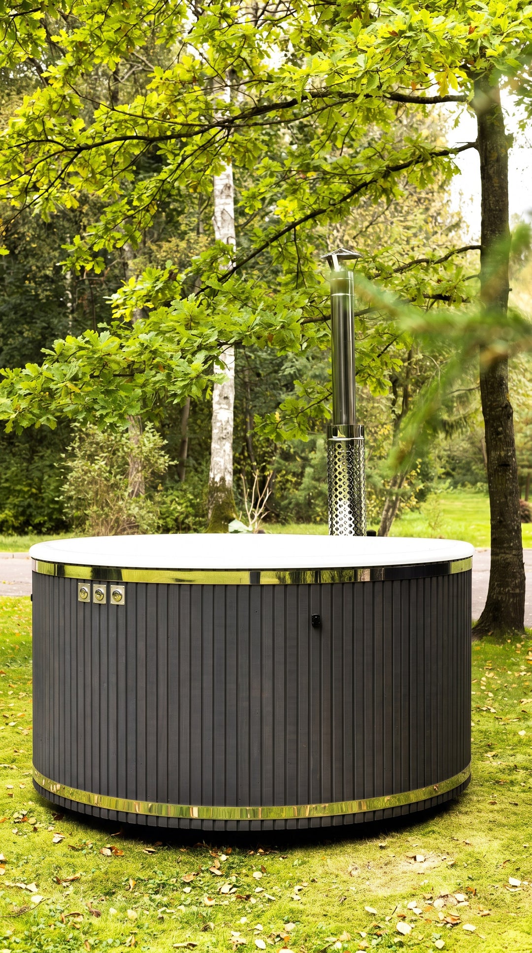Balia z piecem wewnętrznym RANTA 200 w kolorze hebanowym – drewniana obudowa ze świerku, komin wyprowadzony z wnętrza balii